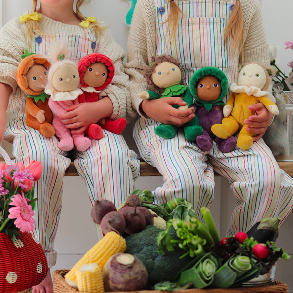 6 pack of collectable vegetable themed plush toys. Posable plush dolls with gentle weighting for imaginative doll play. These limited-edition, collectible, pocket-sized, and loveable friends are ready for any adventure!
