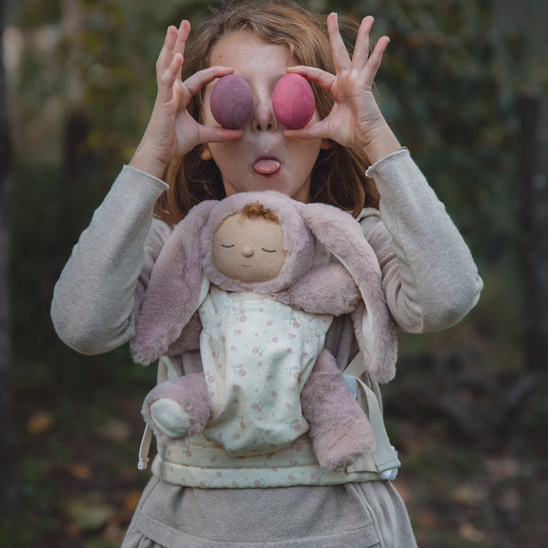 A flower printed dot doll carrier with adjustable straps, perfect for little ones to carry their favorite dolls on adventures. Ideal toddler doll accessory for imaginative parent play.