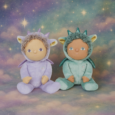Two plush toys, one in a purple outfit with star-shaped ears and the other in a green outfit with dragon-like features, against a starry sky background.