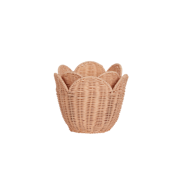Scalloped edge handwoven rattan basket set. Pink nesting baskets perfect for storing dolls, toys, baby essentials and everything in between in your nursery or kids bedroom.